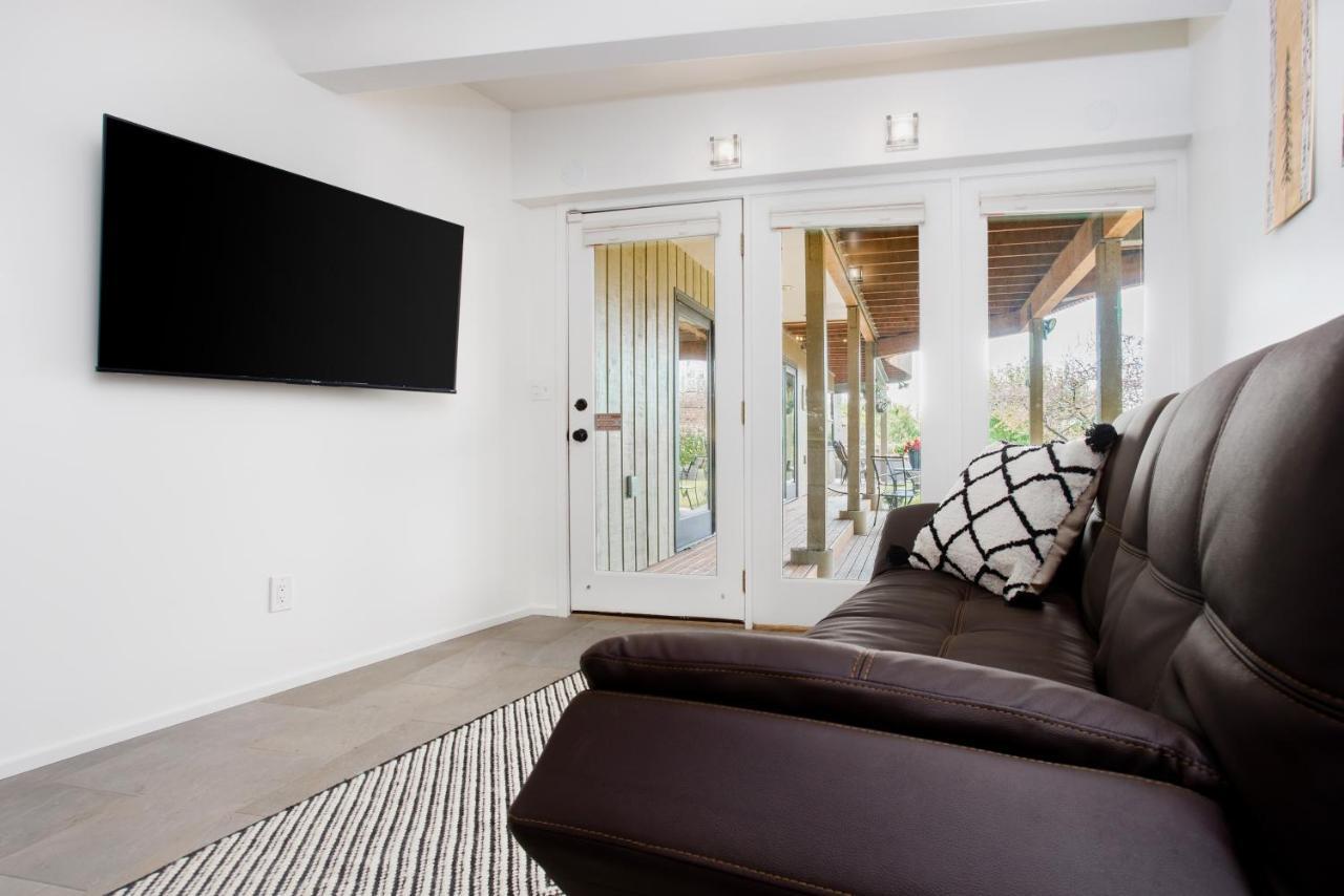 Downtown Contemporary Cove Villa Anchorage Exterior foto